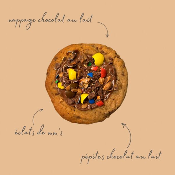 Cookie m&m's : nappage chocolat au lait, éclats de m&m's, pépites de chocolat au lait