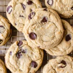 Cookie au chocolat cassé en deux, cœur coulant